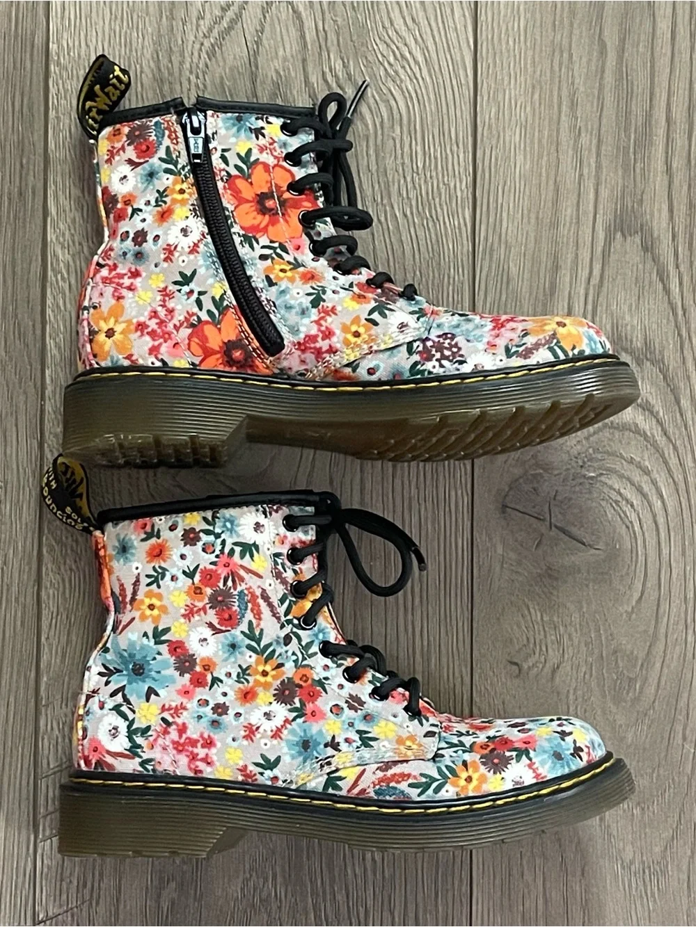 Dr Martens Wanderflower 1460 Youth Size 3 Taupe Floral Canvas Combat Boots
